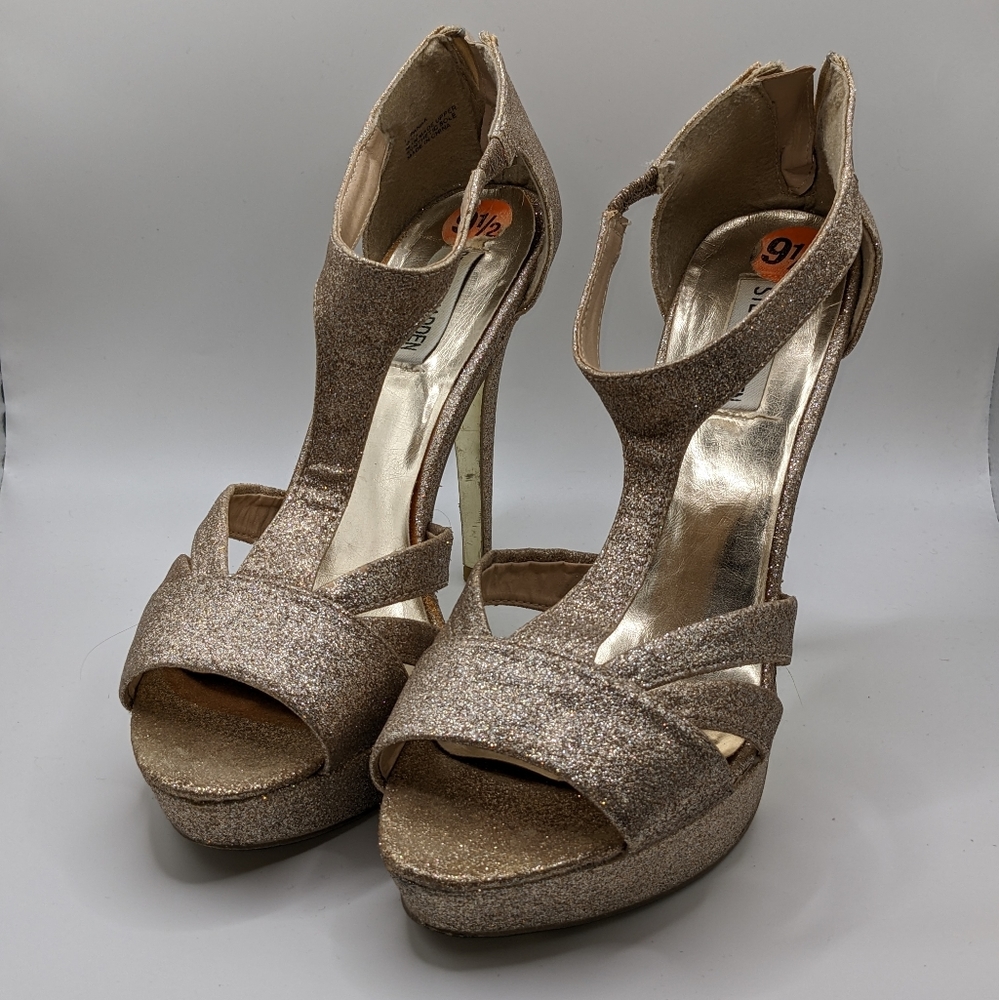 Steve Madden Gold pumps 9.5